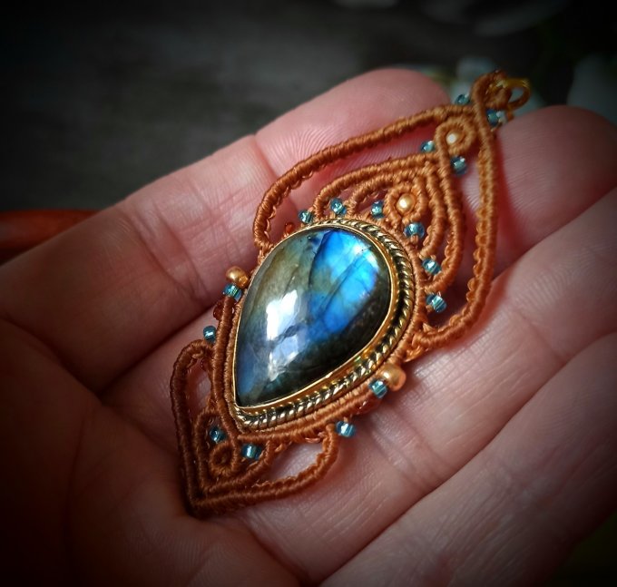 Pique labradorite